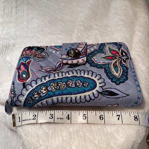 NWOT Vera Bradley LG Iconic On the Go “Makani Paisley”-w/Wallet - Picture 10 of 16